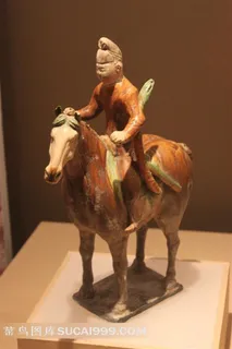 中国文物唐代三彩骑马背弓狩猎俑