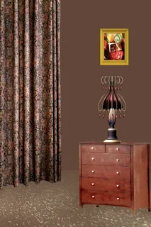 棕色窗帘台灯背景