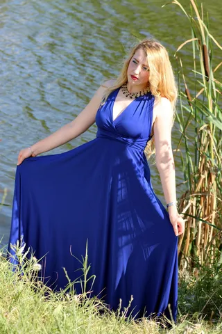 户外写真美女图片