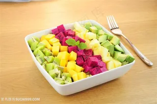 五彩水果猕猴桃芒果火龙果凤梨牛油果沙拉