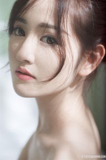 漂亮美女沈梦瑶侧脸特写图片