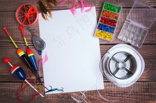 地板上的钓鱼工具