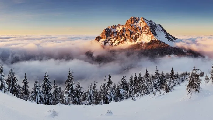 唯美高清雪山雪景