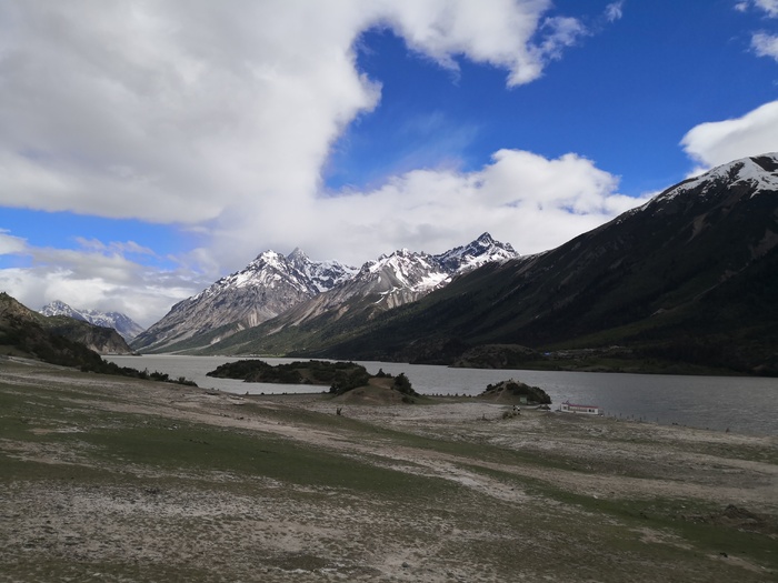 然乌湖雪山湿地