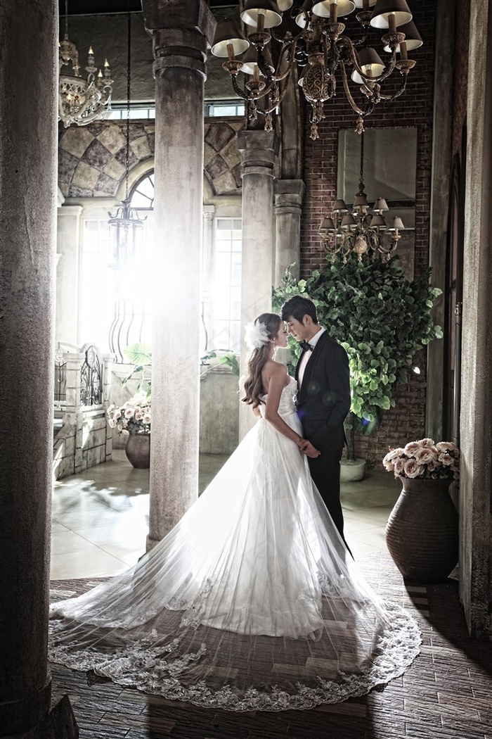 亲密爱人婚纱艺术照高清特写