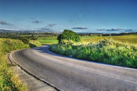 美丽的田野公路田园风光