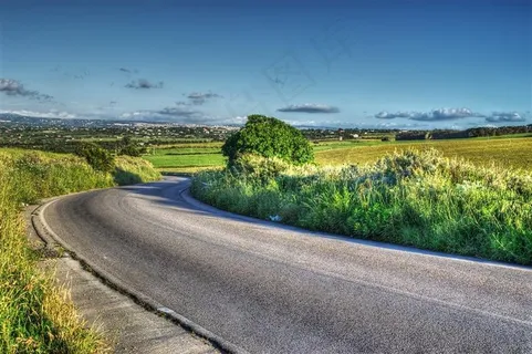 美丽的田野公路田园风光