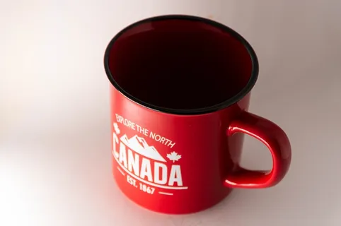 红色复古茶杯图片 红色复古茶杯图片