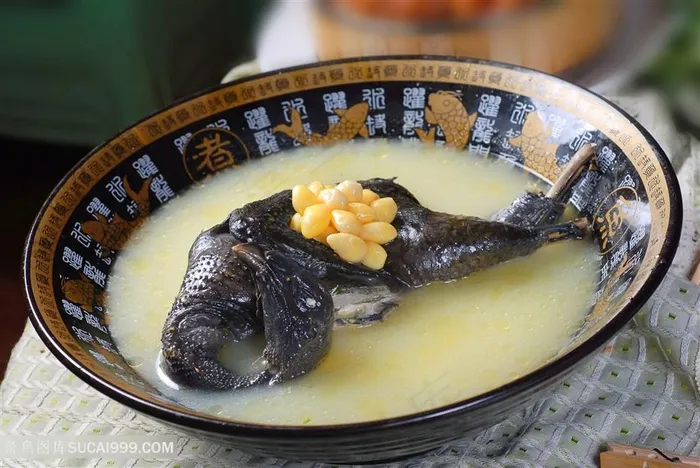 汤百果顿乌鸡