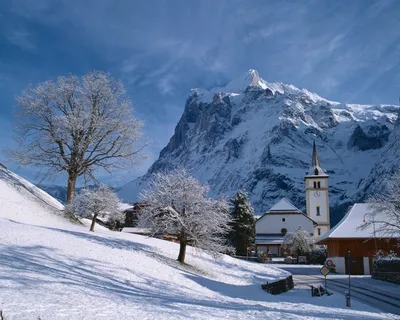 雪山脚下雪地上的教堂 雪山脚下雪地上的教堂
