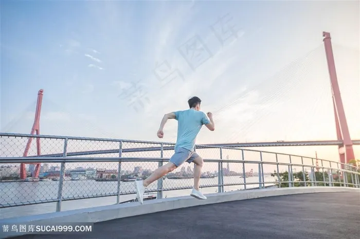 男性户外跑步冲刺
