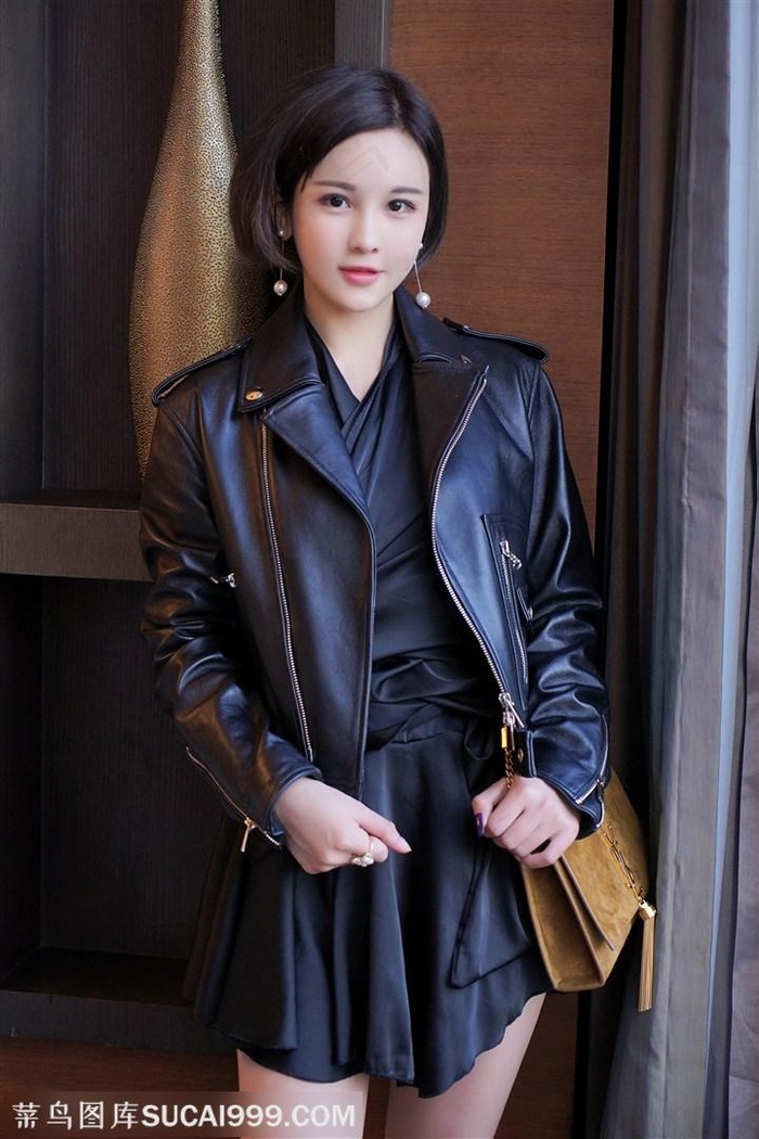 穿着皮衣的短发美女米粒图片