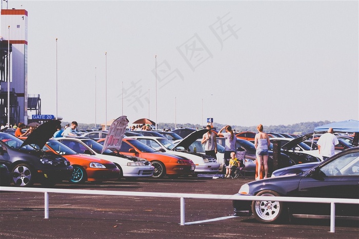 停满车的停车场大图