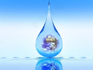 一滴蓝色水滴里的地球