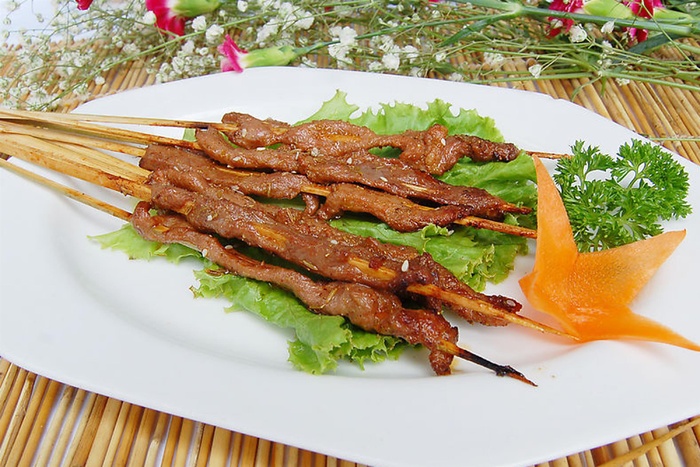 烧烤美食烤肉街边小吃油炸烤牛肉串