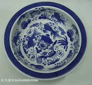 高清摄影图青花瓷盘子