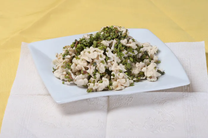 香椿拌鲜核桃仁  16元