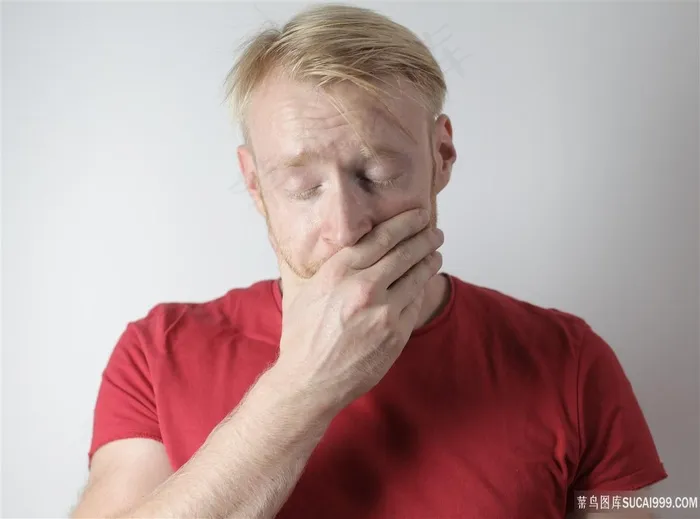 捂脸闭眼男人图片