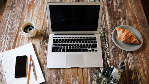 办公桌面电脑咖啡高清背景