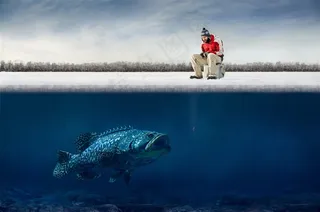 坐在冰面上钓鱼的人和水底的大鱼高清图片