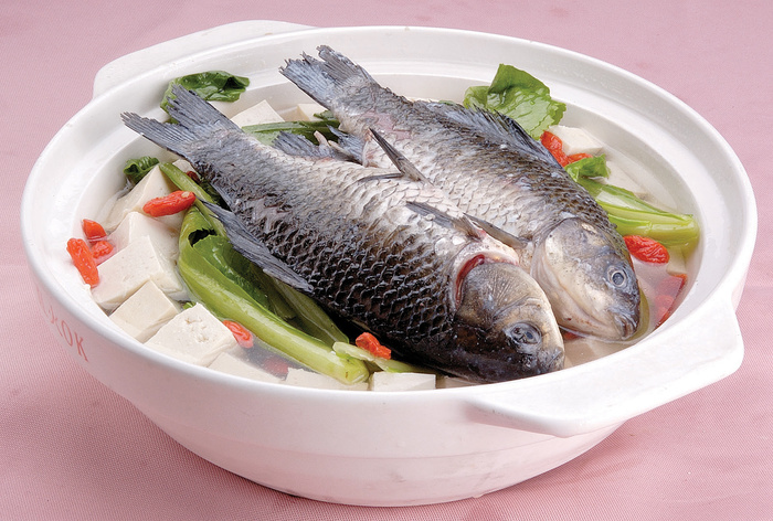 鲫鱼炖豆腐