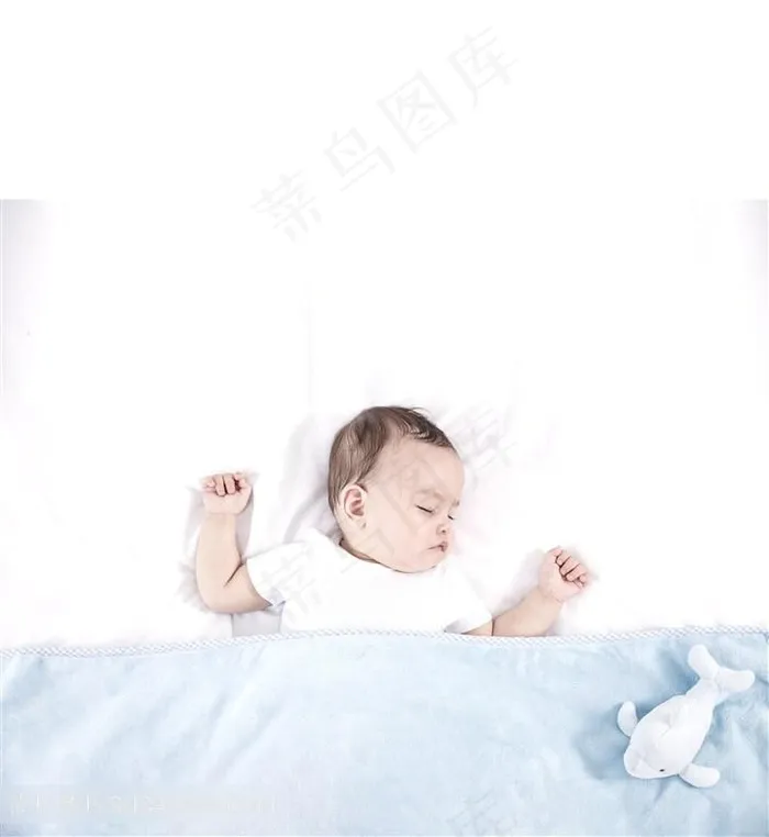 盖着被子宝宝海报
