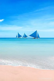 唯美沙滩海景帆船风景画