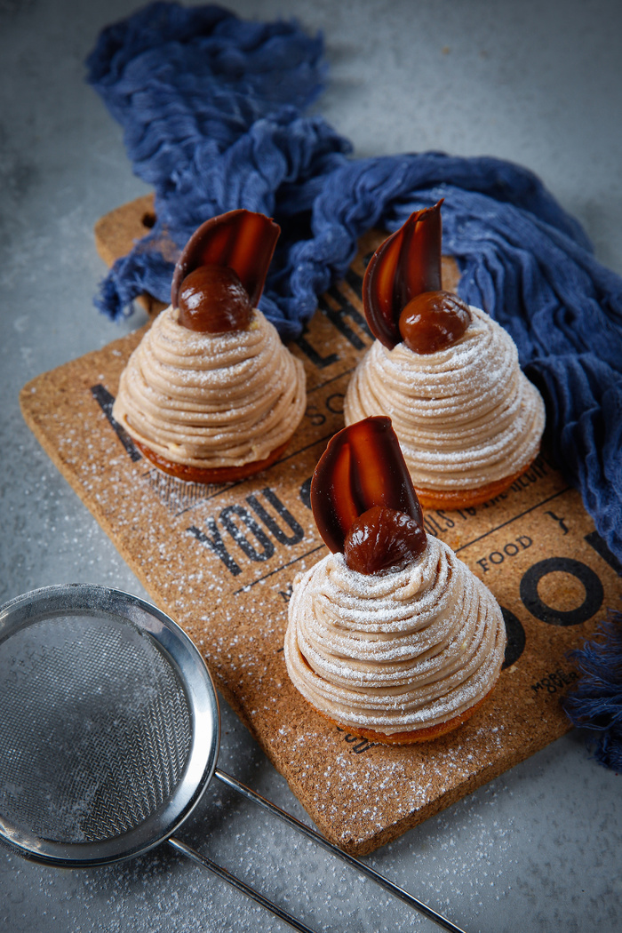 蛋糕店小蛋糕慕斯美食甜品图片