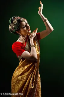 举起双手的印度美女图片