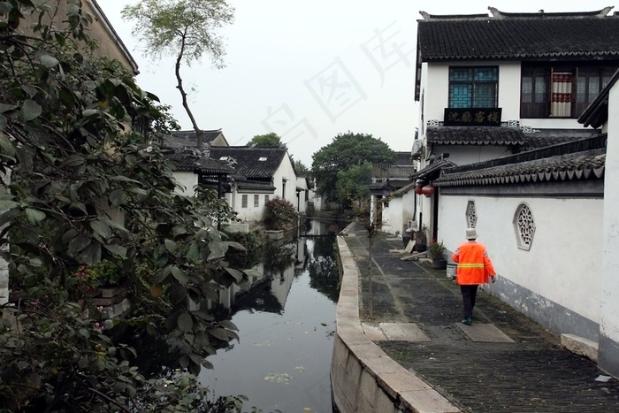 河道两旁的古建筑民宅