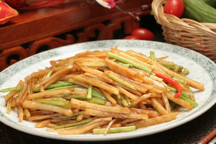 土豆条炒香芹