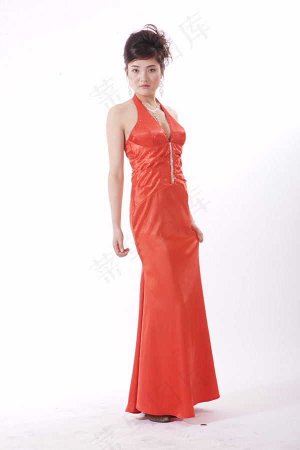 红色长款礼服