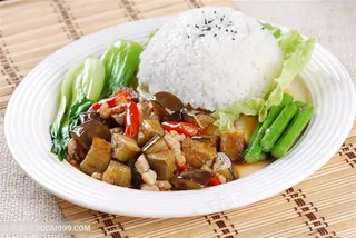 中华美食饭香辣碎肉茄子饭实拍摄影图