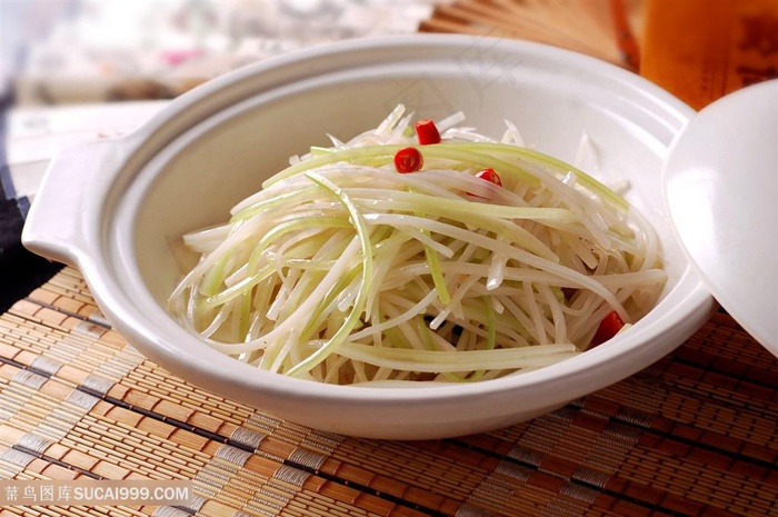 脆爽芹菜藕丝中华美食摄影图