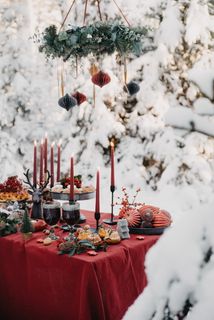 精致餐桌上的美食图片