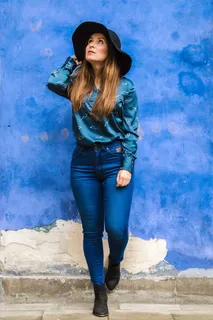 紧身牛仔裤美女写真图片 紧身牛仔裤美女写真图片