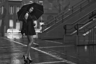 雨天打伞写真图片