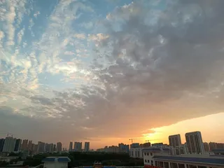 夏日城市落日云彩摄影作品