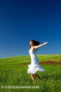 张开双臂的白裙子美女写真摄影高清图片 张开双臂的白裙子美女写真摄影高清图片