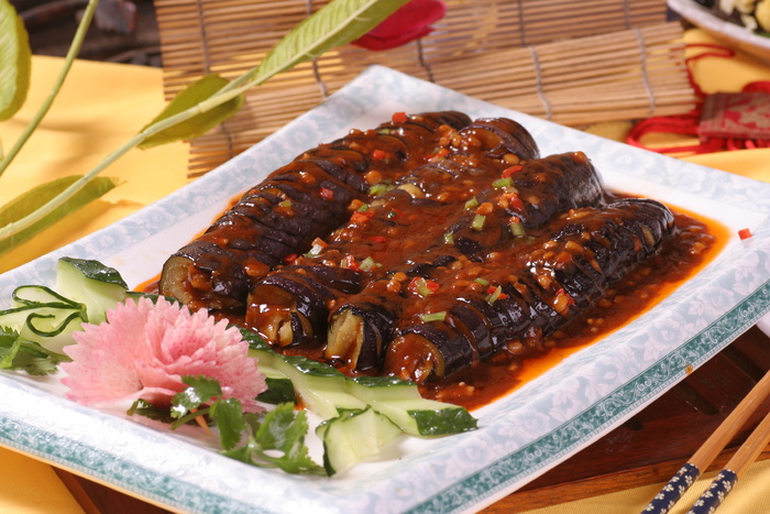 迎奥茄龙