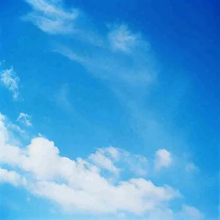 蓝色天空白云简约摄影图