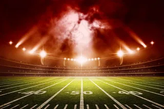 灯光绚烂的体育场高清图片