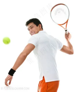 开心打网球的外国男人