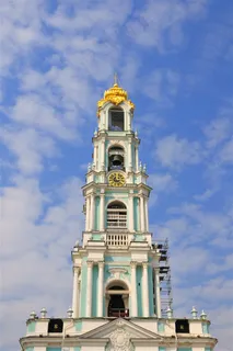 西方高耸入云的宝塔