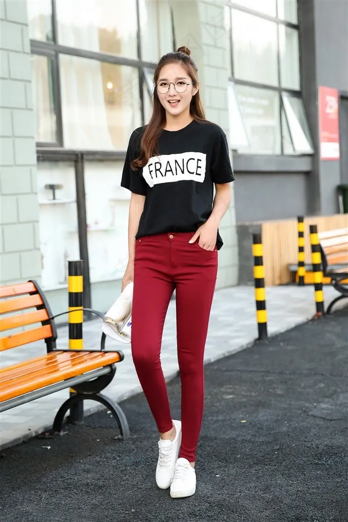 紧身裤女模特摄影图