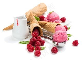 冰淇淋甜筒草莓雪糕