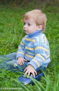 穿毛衣的小男孩儿童图片