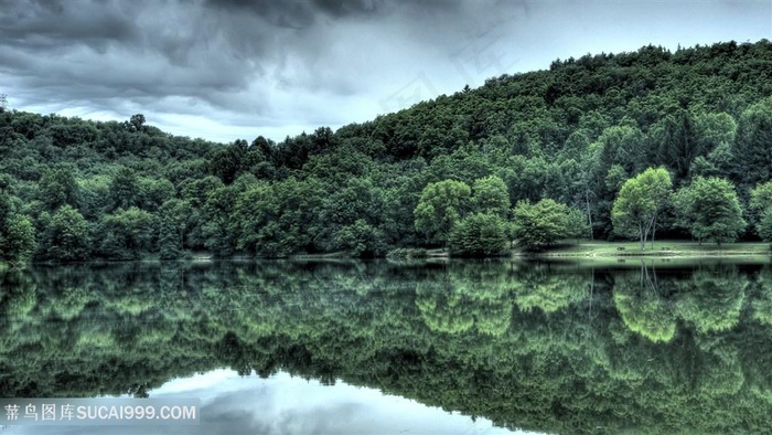 山峦湖畔美景壁纸