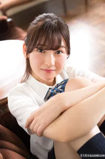 日本清纯漂亮的美女学生高清写真图片