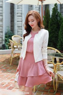 穿着短裙的韩国美女李妍静高清图片